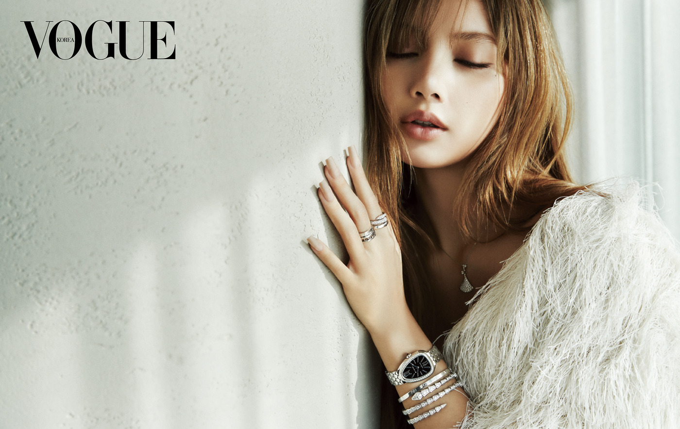 Lisa全新写真美图！登上韩国VOGUE杂志首页封面